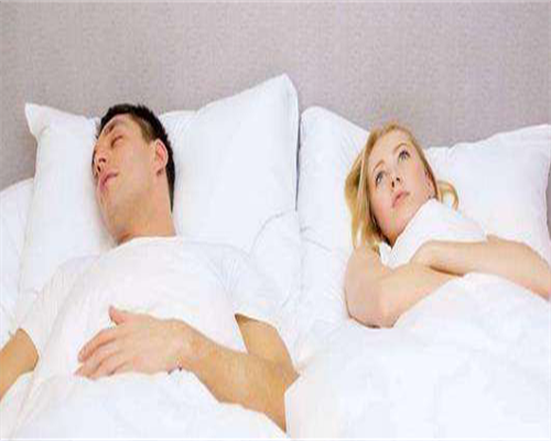 冻胚移植10天后流出鲜红血正常吗？成功率与代生助孕解析